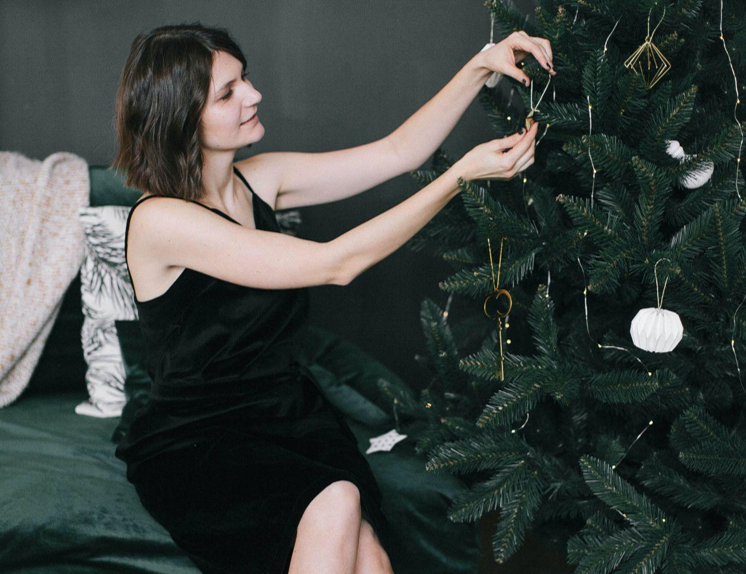 Choosing Your Perfect Artificial Christmas Tree: A Guide on Bank Loans and Interest Rates