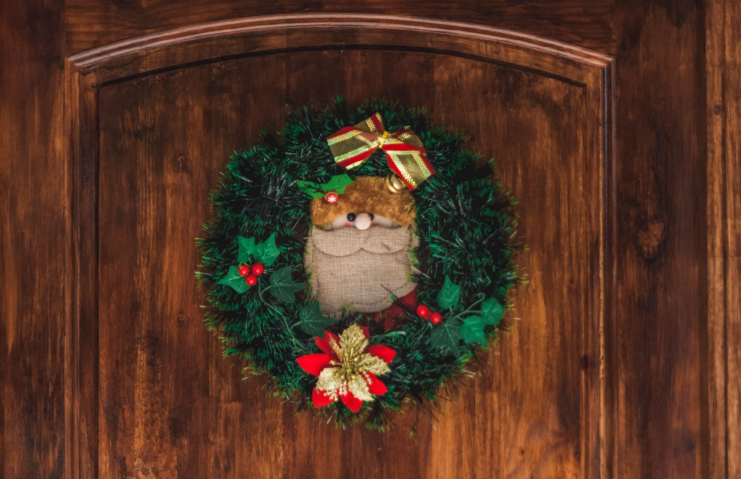 Spruce up Your Holiday Decor with Artificial Christmas Garlands